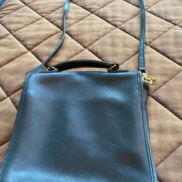Vintage black leather coach crossbody bag. - Picture 4 of 4